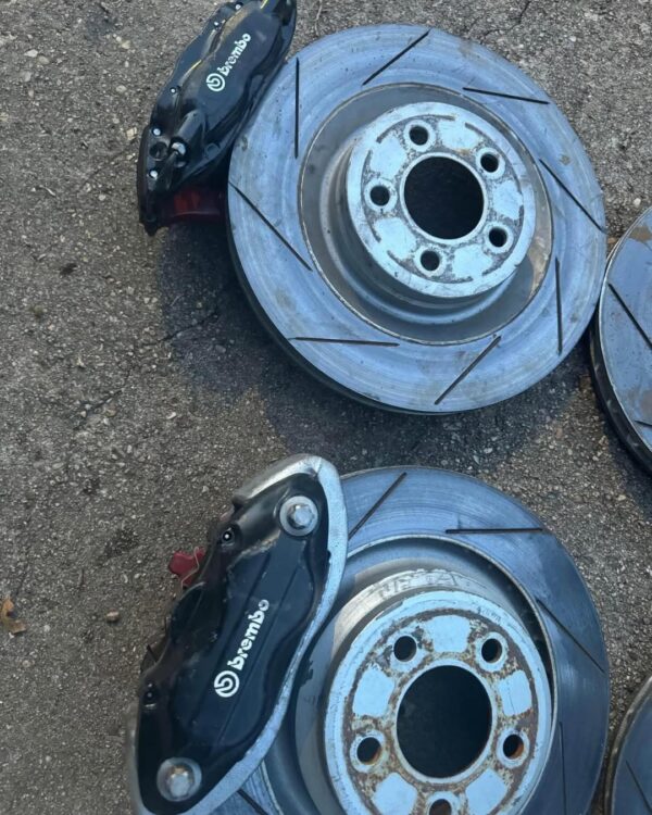 Brembo 4 Piston Calipers And Rotors For A Dodge Charger or Challenger - Image 3