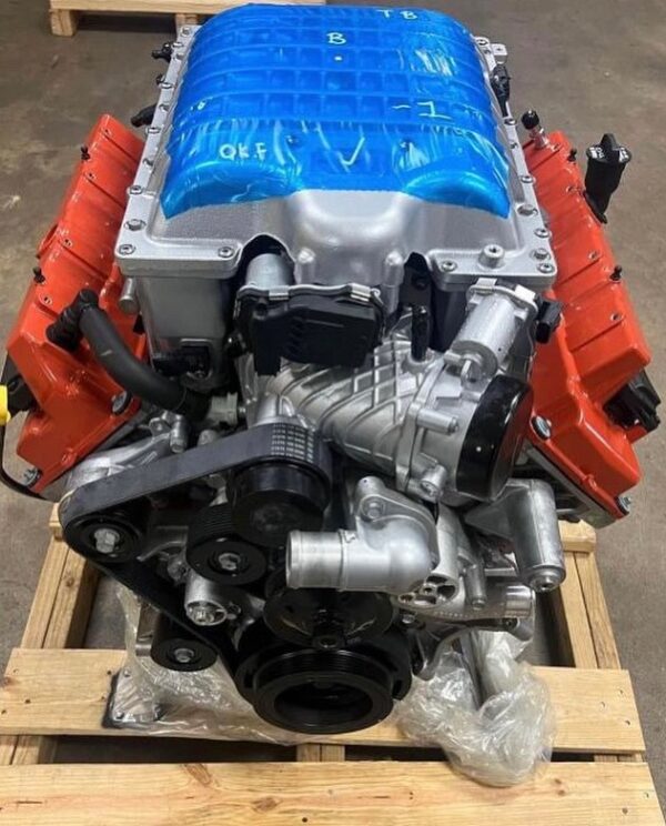 New Hemi Hellcat Engine. complete brand new crate engine. Mopar Accessories Hellcrate 6.2L Supercharged Gen III HEMI Engine - Image 3